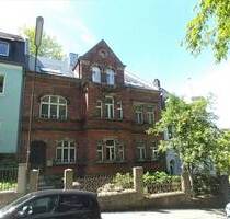 Kreuzbergviertel: Teilsaniertes Jugendstil-Mehrfamilienhaus mit weiterem Fertigstellungsbedarf und Baugenehmigung für große Balkone - Münchberg