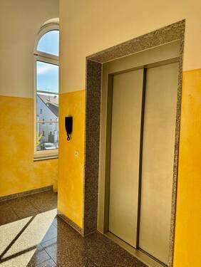 12 Aufzug - 