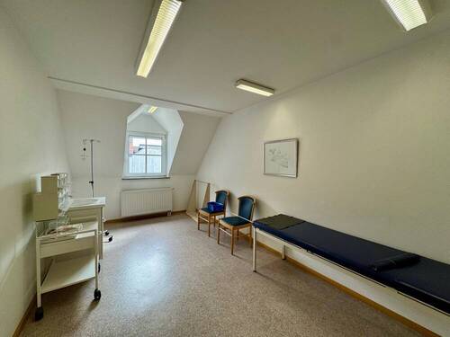 3 Wohnzimmer (aktuell Praxis) - Etagenwohnung mit 85,00 m² in Stamsried zum Kaufen