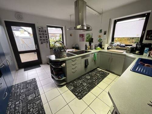 Küche mit Einbauküche - 