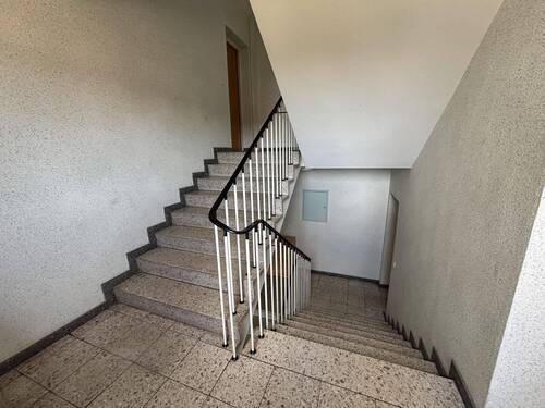 Treppenhaus - 4 Zimmer Etagenwohnung in Burgdorf