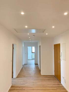 Diele - 4 Zimmer Etagenwohnung zur Miete in Obermichelbach