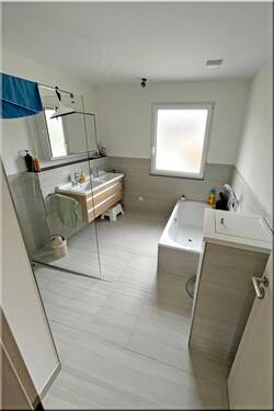 Usingen Michelbach Hubertusstraße 42 11 Bad 2.jpg - 