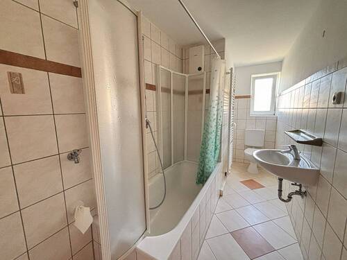 Bad.jpg - Erstbezug nach Totalsanierung! - 600,00&nbsp;EUR Kaltmiete, ca.&nbsp; 70,00&nbsp;m&sup2;&nbsp;Wohnfl&auml;che