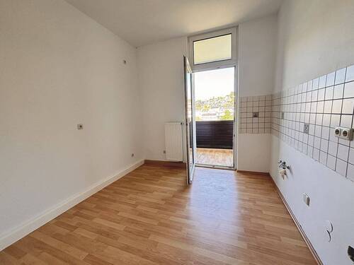 Küche mit Balkon.jpg - 