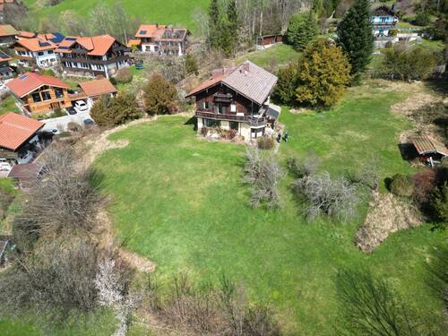 Hausansicht mit Grundstück - 8 Zimmer Einfamilienhaus zur Miete in Schliersee