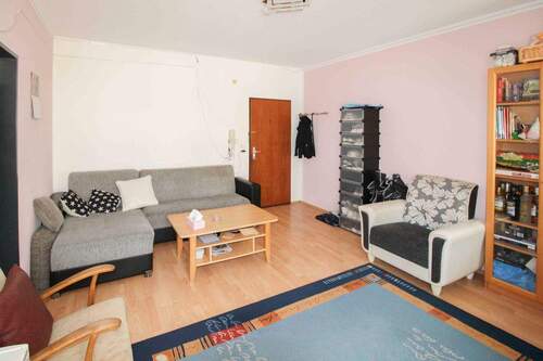 Wohnzimmer - 2 Zimmer Etagenwohnung in Aachen