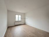 Wohnzimmer - Frisch renoviert & top gelegen: 2-Zimmer-Wohnung im Lutherviertel