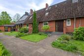 Hausansicht - Gemütliches Reihenmittelhaus mit eigenem Stellplatz, Keller und sonniger Terrasse