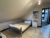 Zimmer im Dachgeschoss - 