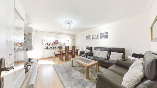 Wohnzimmer - Etagenwohnung mit 92,00 m&sup2; in Kirchheim zum Kaufen