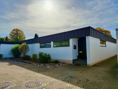 Hausansicht - 4 Zimmer Einfamilienhaus in Nürnberg