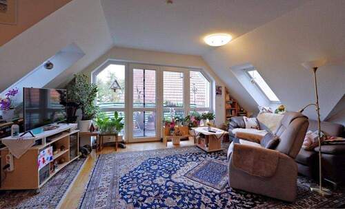 Heller Wohnbereich mit Balkon! - 