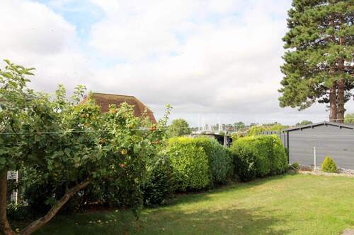 Garten mit Blick zum Wasser - 