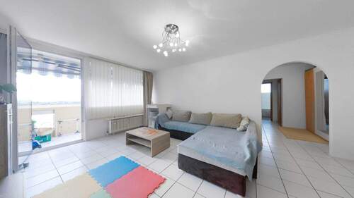 Helles Wohnzimmer - 3 Zimmer Etagenwohnung zum Kaufen in Frankfurt