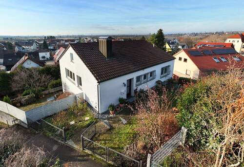 Hauszugang - Einfamilienhaus mit 156,00 m&sup2; in Ortenberg zum Kaufen