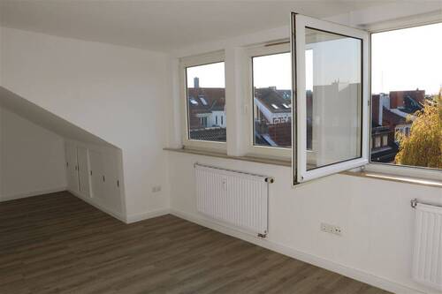 Wohnzimmer-Ausblick - Wunderschöne, renovierte 3-Zimmer-Wohnung in der Neustadt