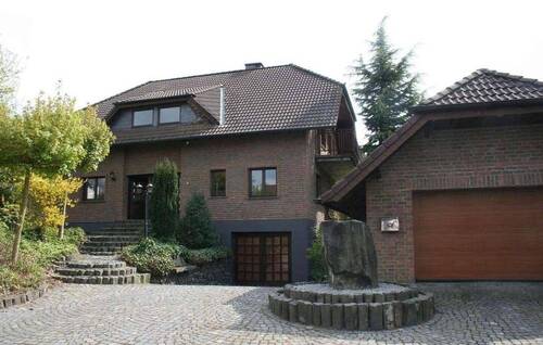 Frontansicht - Freistehendes Einfamilienhaus im Landhausstil