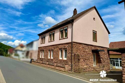 Aussenansicht - BERK Immobilien - Vielseitiges Mehrfamilienhaus mit Potenzial in Laudenbach