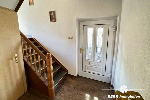 Eingangsbereich - 6 Zimmer Mehrfamilienhaus, Wohnhaus in Laudenbach