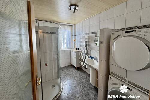 Badezimmer EG - Mehrfamilienhaus, Wohnhaus mit 168,70 m&sup2; in Laudenbach zum Kaufen