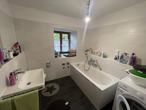 Tageslichtbad - Etagenwohnung mit 78,00 m² in Röhrmoos zur Miete