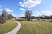 Die nahe Flutmulde sorgt für hohen Freizeitwert. - Grundstück zum Kaufen in Landshut