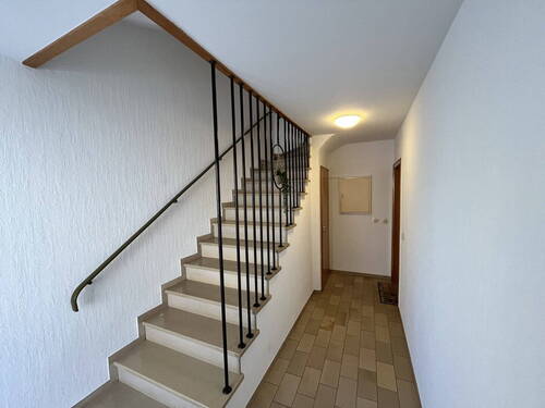 Hausflur - 8 Zimmer Mehrfamilienhaus, Wohnhaus zum Kaufen in Bergisch Gladbach - Gronau