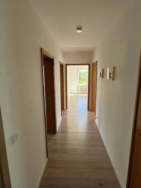 Wohnungsflur - 8 Zimmer Mehrfamilienhaus, Wohnhaus in Bergisch Gladbach - Gronau