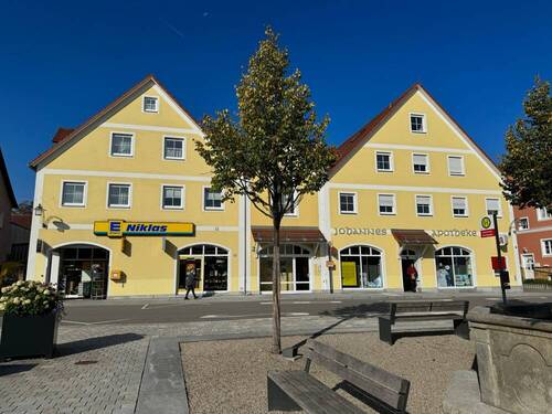 10 Eingang Gebäude - 
