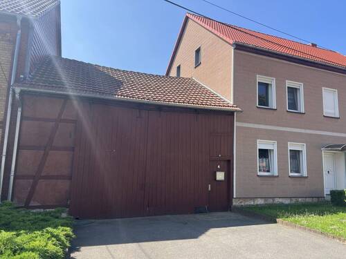 Frontansicht - 8 Zimmer Mehrfamilienhaus, Wohnhaus zum Kaufen in Urleben