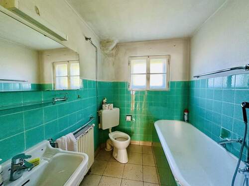 BADEZIMMER ERDGESCHOSS - 