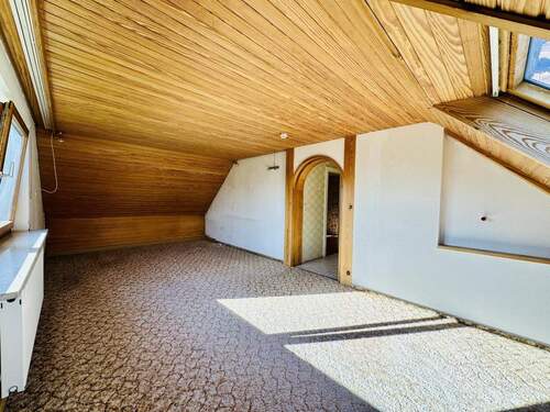 ZIMMER DACHGESCHOSS - 