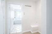 Eingangsflur Blick Badezimmer - 2 Zimmer Etagenwohnung in Hamburg