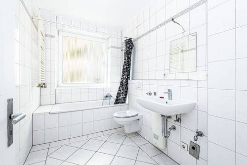 Badezimmer - Etagenwohnung mit 40,60 m&sup2; in Hamburg zum Kaufen