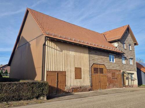 Vorderseite - Süd/West - 7 Zimmer Bauernhaus, Landhaus zum Kaufen in Simmersfeld - OT