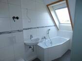 Bad mit Wanne im Dachgeschoss.jpg - 