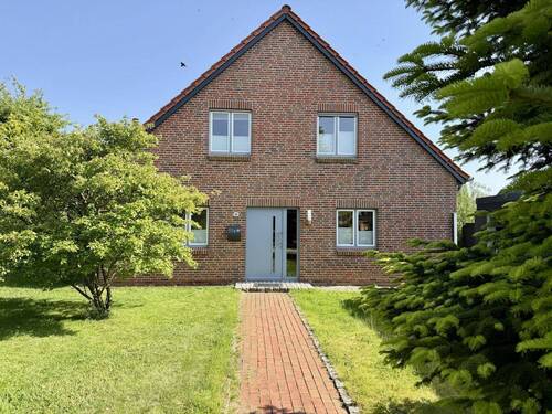 Frontansicht mit Eingangsbereich - 6 Zimmer Einfamilienhaus zum Kaufen in Husum