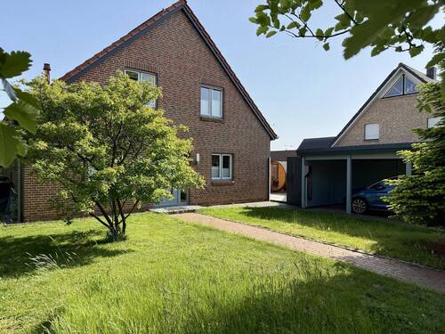 Seitliche Frontansicht - 6 Zimmer Einfamilienhaus in Husum