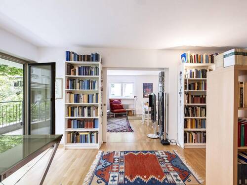 Wohnzimmer mit Zugang zum Essbereich - 