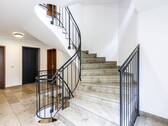 Treppenhaus Bild 1 - 4 Zimmer Etagenwohnung in München