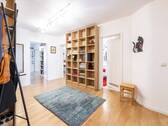 Diele mit Blick ins Wohnzimmer - 