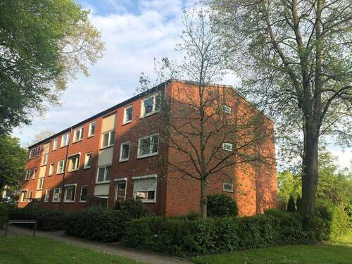 Endetage oben rechts - Von privat: Sonnige, ruhige 2,5 Zimmer-Wohnung im familienfreundlichen Hamburger Stadtteil Niendorf