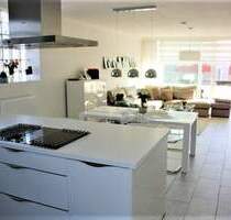 Moderne 3-Zimmer-Wohnung am Stadtrand mit sonnigem Balkon, optional mit Garage. - Düren