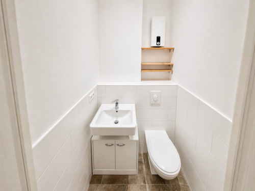 Gäste WC - 2 Zimmer Etagenwohnung zum Kaufen in Berlin