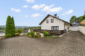 Titlebild - #KOMINOS IMMOBILIEN# Großzügiges Zweifamilienhaus mit Panoramablick über Attendorn