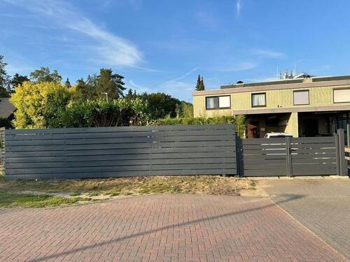 Hausansicht von der Straße aus - 