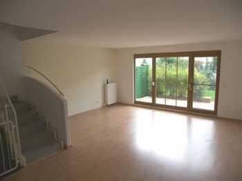 helles Wohnzimmer mit Laminat - Reihenmittelhaus mit 120,00 m² in Hohen Neuendorf zum Kaufen