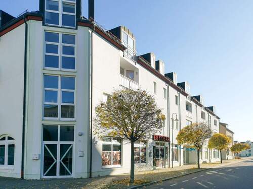 Hausansicht vorn - 1 Zimmer Etagenwohnung zum Kaufen in Delitzsch