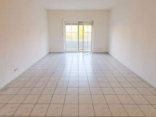 Wohnbereich mit Balkon - 1 Zimmer Etagenwohnung in Delitzsch